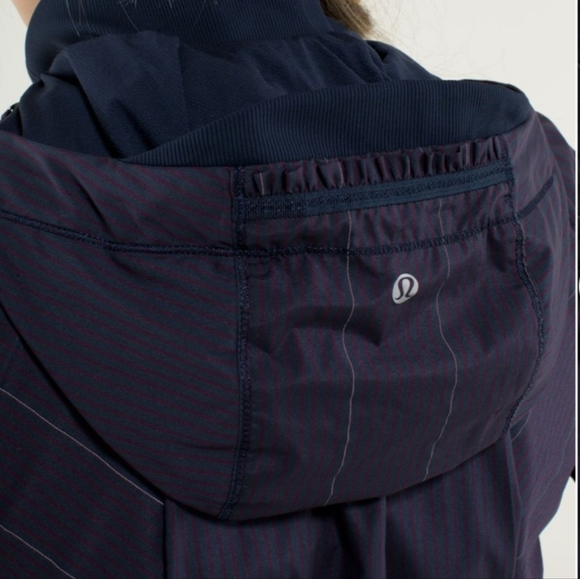 Lululemon She's Swift purple striped jacket, PTP 16" - Picture 5 of 12